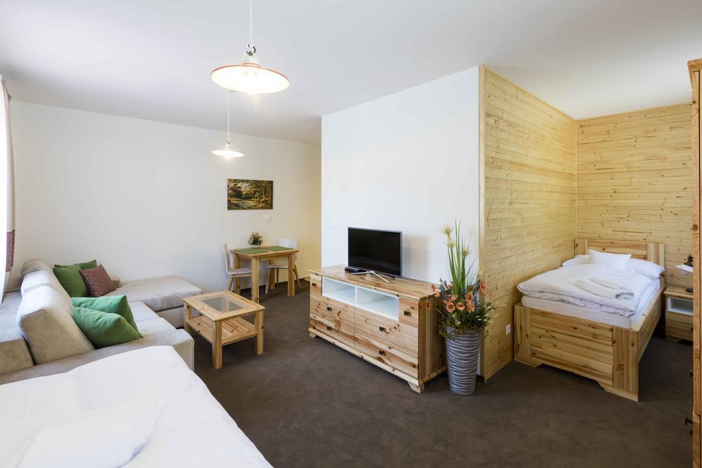 Rezort Gothal Apartmany A Penziony Доновалы Экстерьер фото